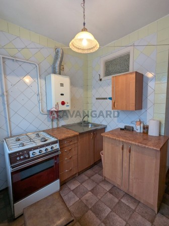 Продається 2-кімнатна квартира в районі Спортивної (5/5 поверх) - фото 1