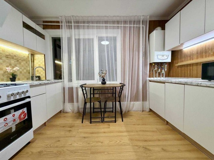 Унікальна 2кім квартира з індивідуальним опаленням, гаражем і підвалом - фото 1