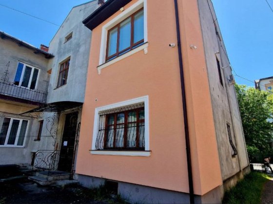 Простора 3 кімнатна квартира в центрі Дрогобич Дрогобич