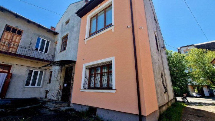 Простора 3 кімнатна квартира в центрі Дрогобич - фото 1