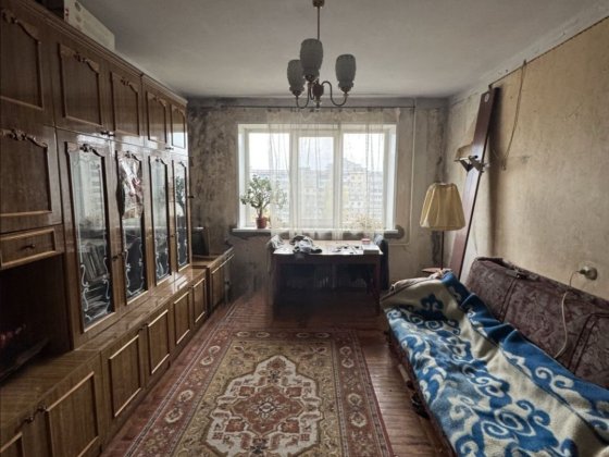 Продам 3к.квартиру. Каменское Л/Б 9 р-н. Площадь  64м2. пр. Нескорених Каменское