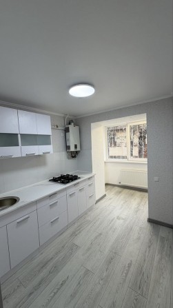 Продам двухкомнатную квартиру с ремонтом в центральной части города !! - фото 1