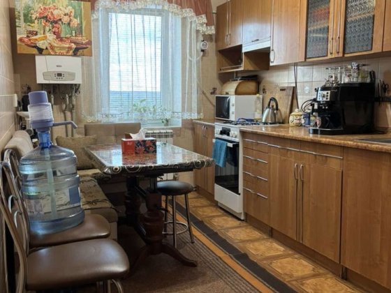 Продаж 4х кімнатної квартири з автономним опаленням Изюм