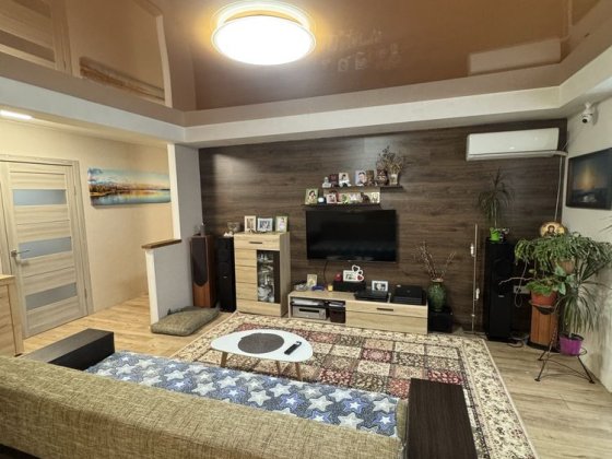 Продам четырехкомнатную квартиру Черноморск