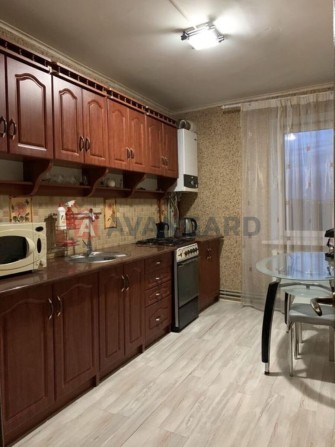 Продам великогабаритну  трикімнатну квартиру на Дніпробуді - фото 1