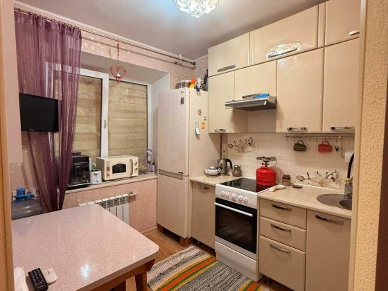 Продам 1 комнатную перепланированную в 2-х на Парковой Черноморск