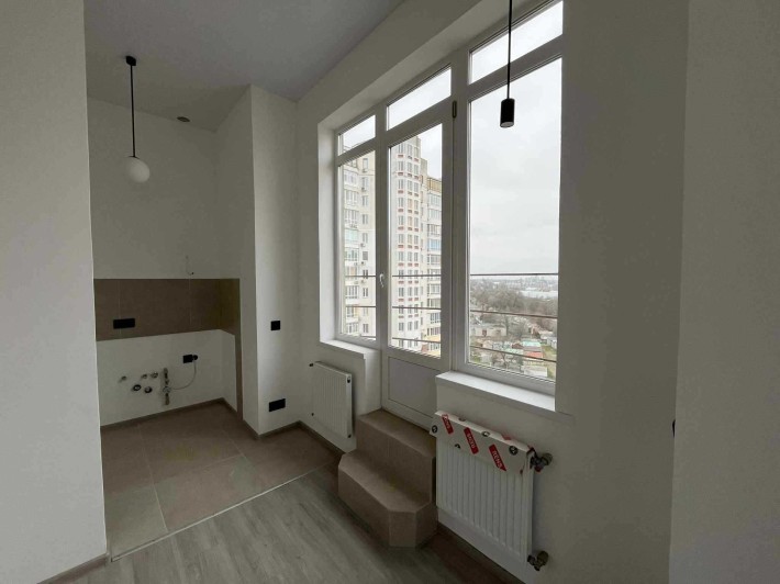 Квартира біля моря з новим сучасним ремонтом - фото 1