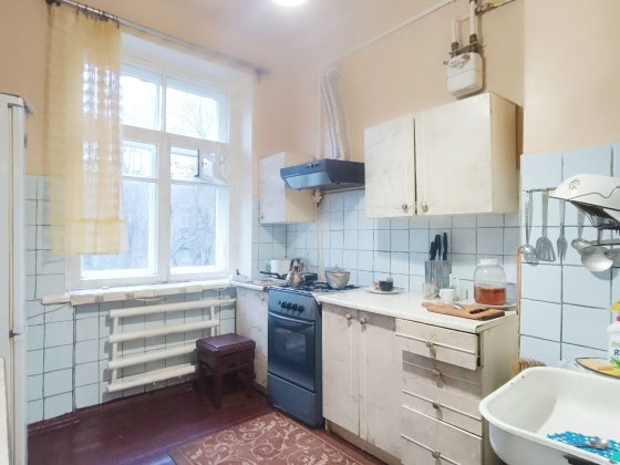 ПРОДАЖ 3к Сталінки, Сачко, 7, стан під ремонт, високі стелі Каменское