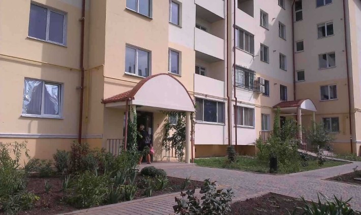 Продаеться однокімнатна квартира з газовім котлом на зручному поверсі. - фото 1