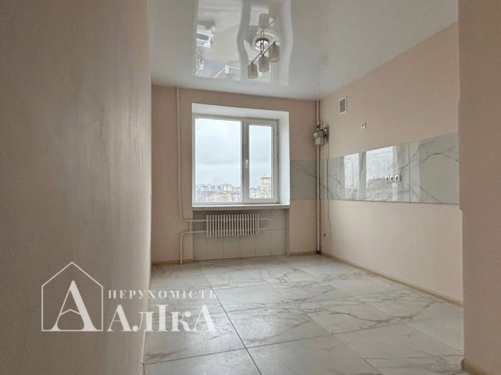 Продам 2-кімнатну квартиру в самому центрі міста - фото 1