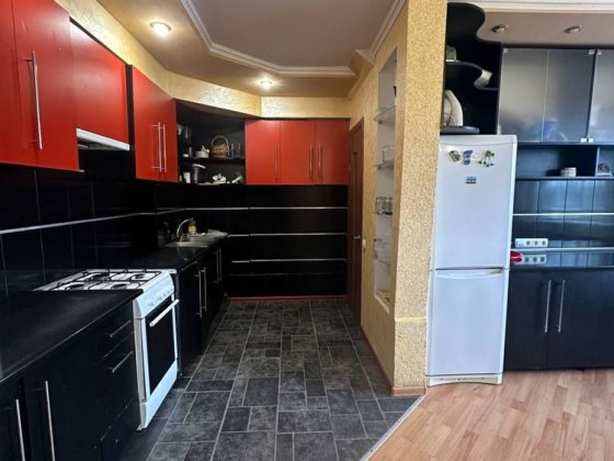 Продам вклику 3-х кімнатну квартиру з ремонтом Калуш