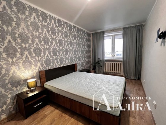 Продам хорошу 3-кімнатну квартиру в самому центрі Кам'янець-Подільський