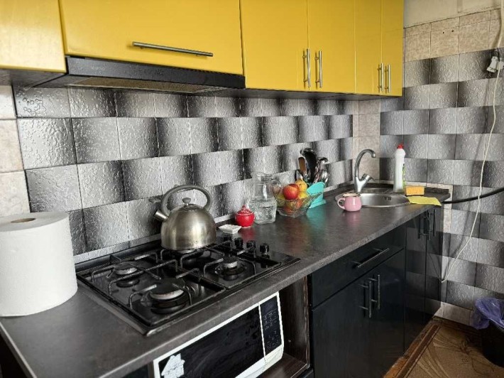 Продаётся  4-комнатная квартира - фото 1