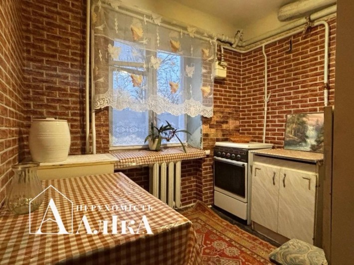 Продам 3-кімнатну квартиру неподалік центру - фото 1