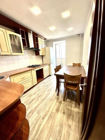 Велика, світла 4-кімнатна квартира - фото 1