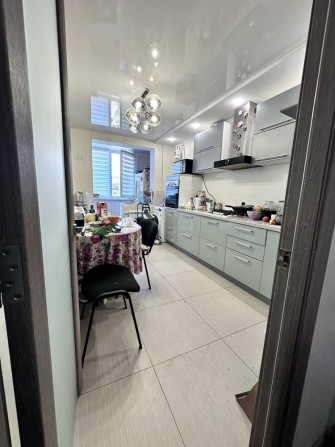 Продається 3-кімнатна квартира у Чорноморську - фото 1