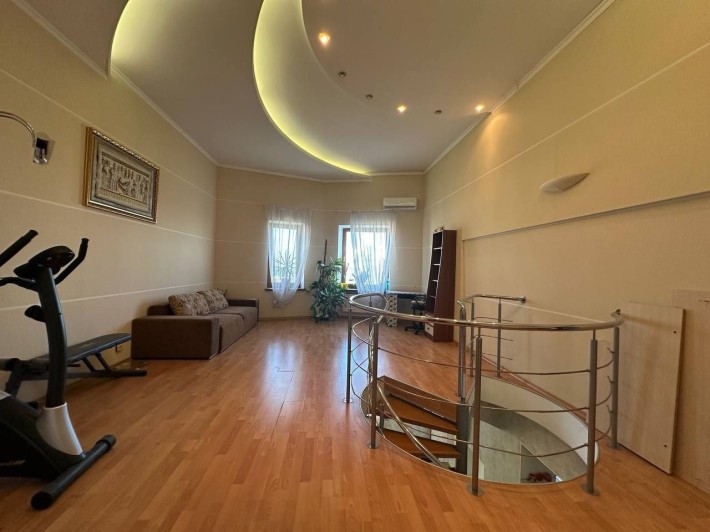 Продам 4 кімнатну ДВОРІВНЕВУ квартиру - фото 1