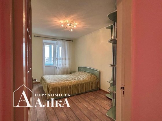 Продам 3-кімнатну квартиру в новому будинку з меблями! Кам'янець-Подільський