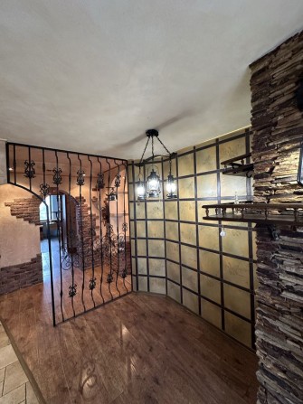 Продаж 3-х кімнатної квартири в центрі Гостомеля - фото 1