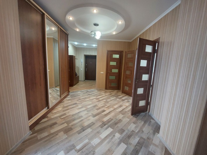 Просторная 2х комнатная квартира. - фото 1