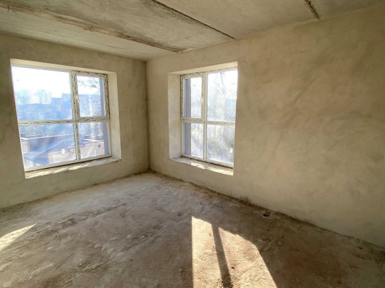 2-х кімнатна квартира, балкон та вікна виходять на парк, збудований Коломия