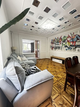 Продается 3-комнатная квартира на 2 этаже в Черноморске - фото 1