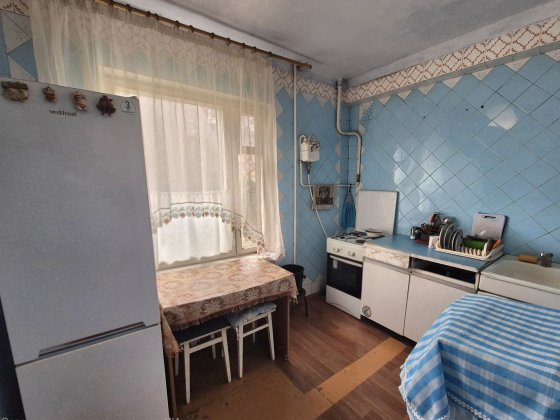 Продам 4х комнатную под ремонт Черноморск