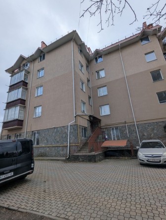 Продам трьох кімнатну квартиру - фото 1