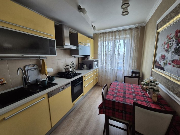 Продам 3 кімнатну квартиру центр міста Черноморск (Чорноморськ) - фото 1