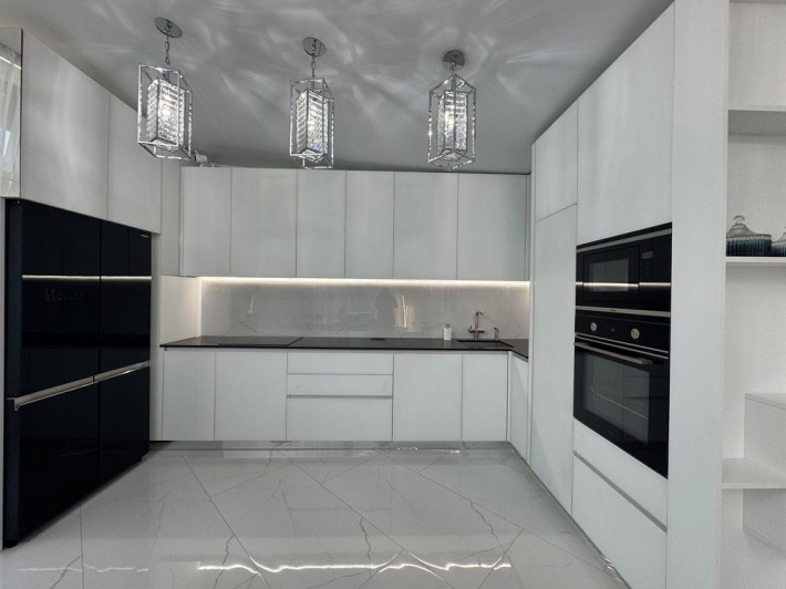 Пентхаус з дизайнерським ремонтом в ЖК на Прорізній! - фото 1