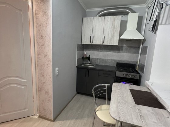 Продається однокімнатна квартира 
В районі ЖД вокзалу Коростень