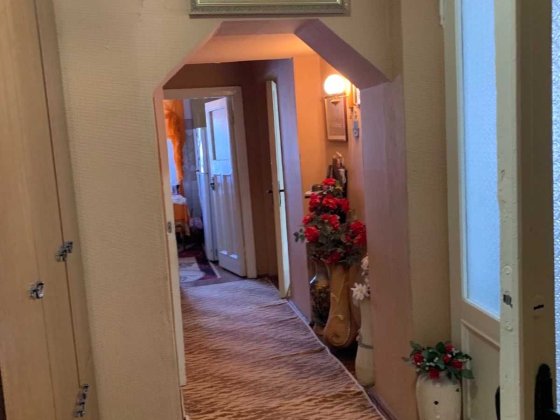 Продаю  двокімнатну квартиру з гаражем (Центр) Коростень