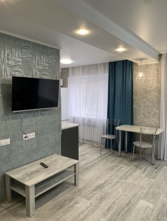 Торг уместен .Продам 2ку студию возле рынка с ремонтом - фото 1