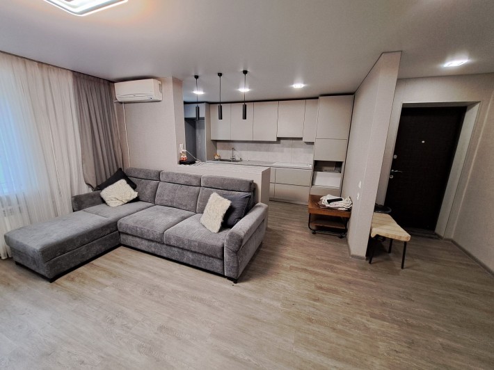 Квартира 3 комнатная ул.Бул.Краматорский 27 р-н Даманский - фото 1