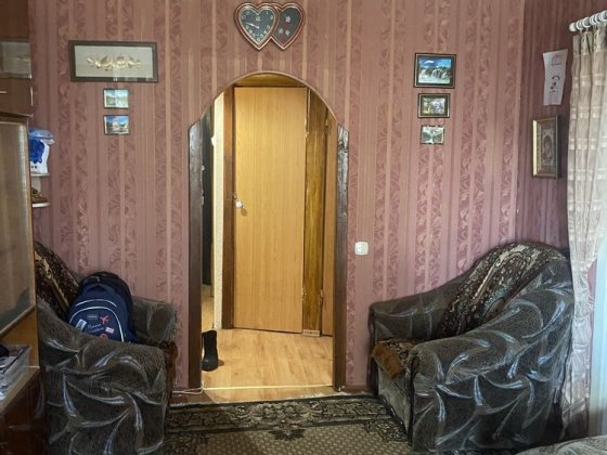 Продам 2-х кім.кв у центрі з меблями . Лозовая