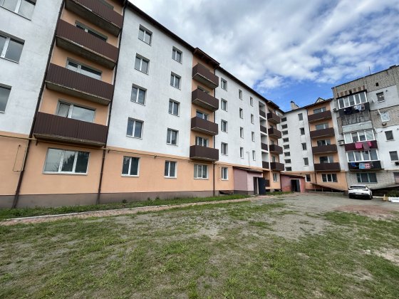 Євро Трикімнатна, Новобудова, з Документами Малин