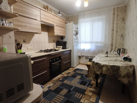 Продам 3кв на 4мн Лозова