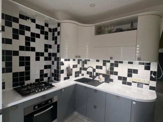 Квартира 3х кімнатна з гаражем на 2 авто та підвалом Мерефа