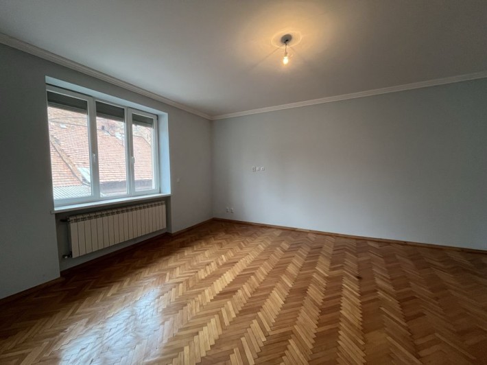 Продвється двохкімнатна квартира центр Мукачева/ вул. Миру - фото 1