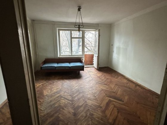 Продам 3 кімнатну квартиру біля Літака