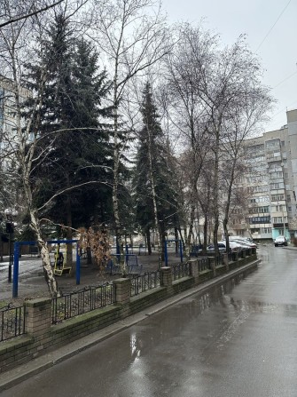 Продам 1 комнатную квартиру в центре города. - фото 1