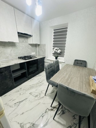 Продам 1 комнатную квартиру в центре города в кирпичном доме. - фото 1