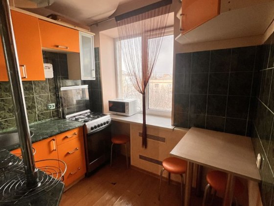 Продам квартиру 3 к Павлоград  (центр)газова колонка Павлоград