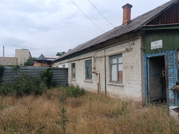 Продам в центрі квартиру на землі - фото 1