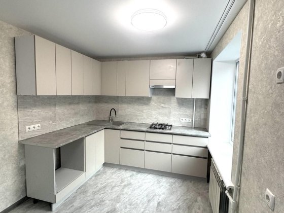 Продаж трикімнатної квартири Светловодск