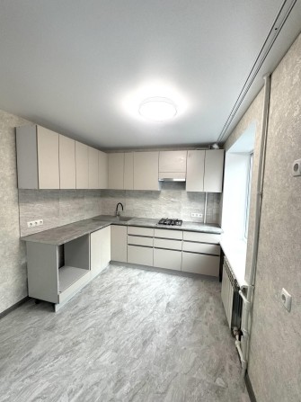 Продаж трикімнатної квартири - фото 1