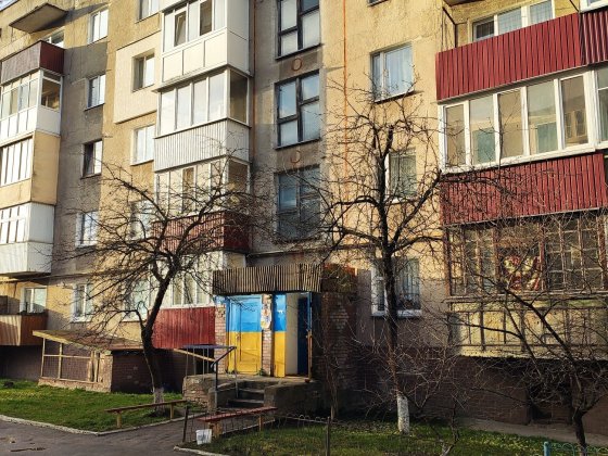 Продається 2-х кімнатна квартира 51м2, середина, 5 поверх, центр міста Славута