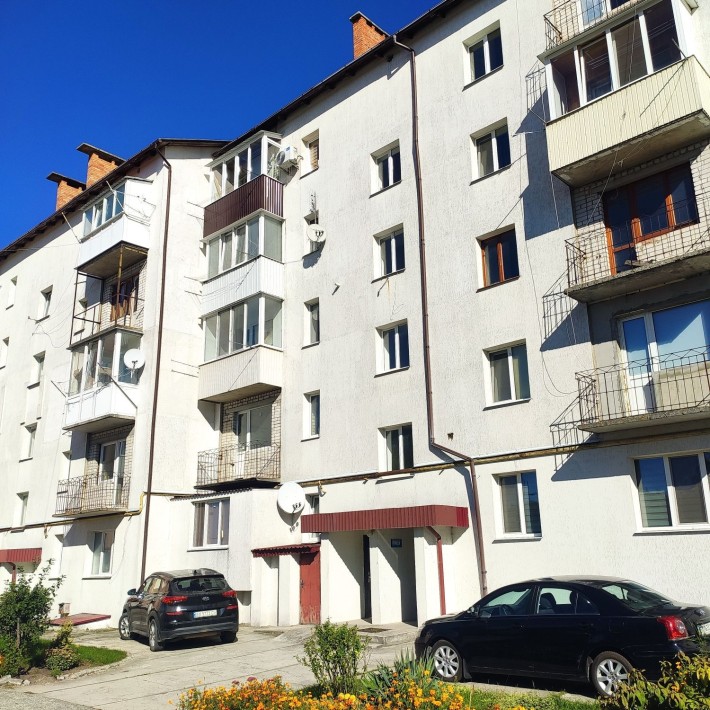 Продається 4-х кімнатна квартира 120м2, центр міста, 3 поверх, середин - фото 1