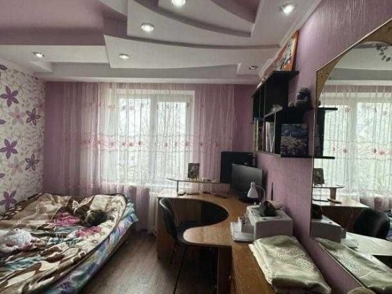 Продам 4 кімнатну квартиру в центрі Солоницівки Солоницівка