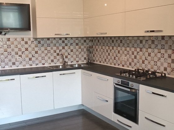 Продаю  4-х комнатную квартиру  на 2-м эт в кирпичном 9-ти эт.доме Солоницівка